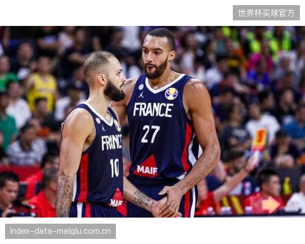 墨西哥边路防守将面临大考，洛萨诺需在攻防两端消耗法国队姆巴佩的体能。